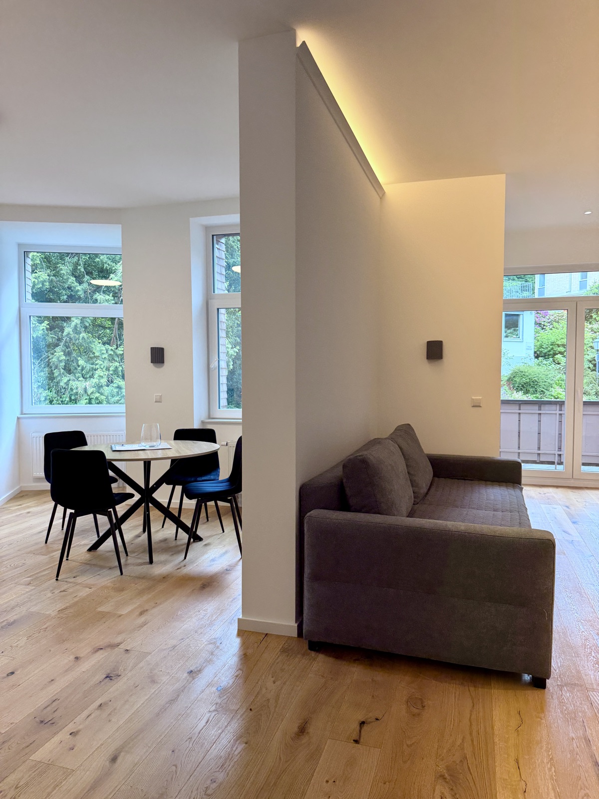 Dasselbe Apartment eingerichtet (digitale Visualisierung)