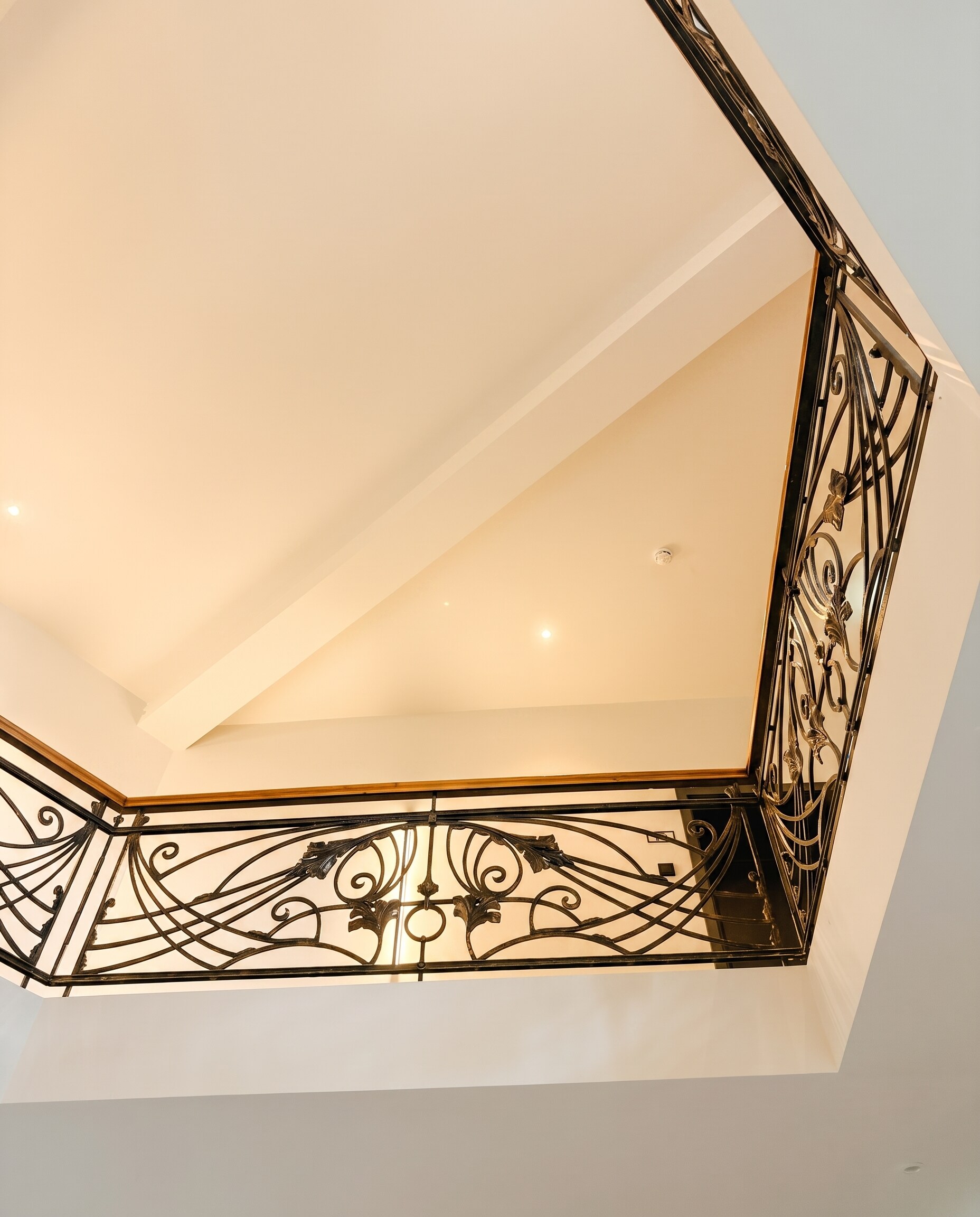 Original schmiedeeisernes Jugendstil-Geländer, restauriert