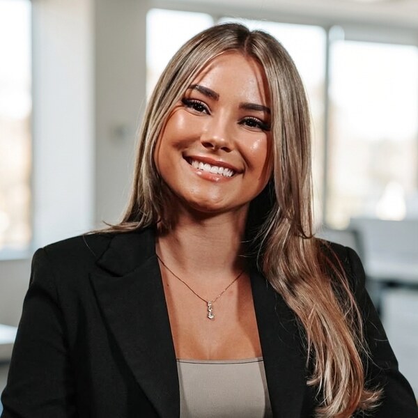 Christina Andreev, Immobilienberaterin bei RAUM.SIEBEN